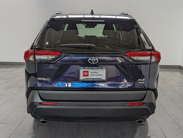 2021 Toyota RAV4 XLE image 3