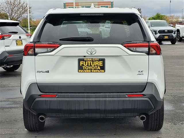 2023 Toyota RAV4 LE image 5