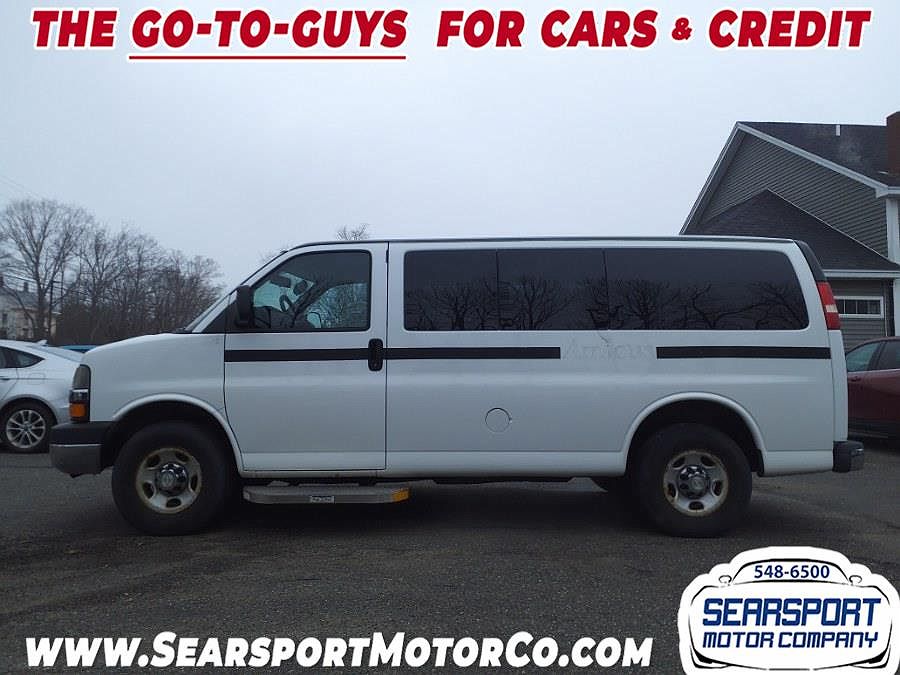 2013 Chevrolet Express 3500 image 1