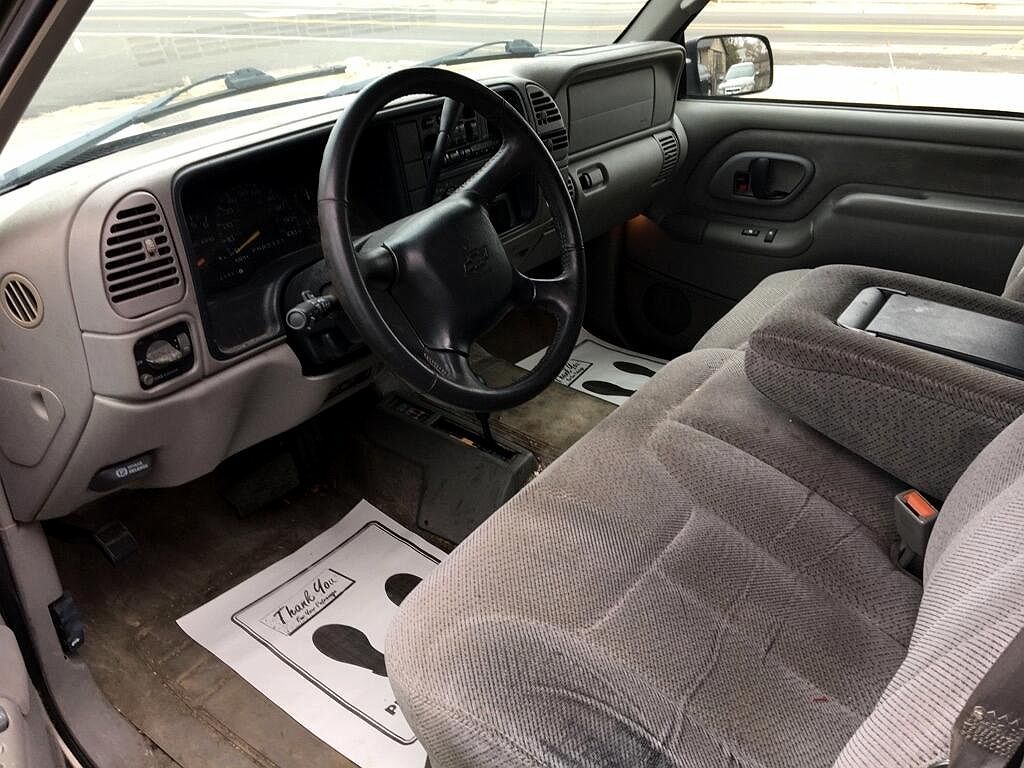 1999 Chevrolet Tahoe null image 4