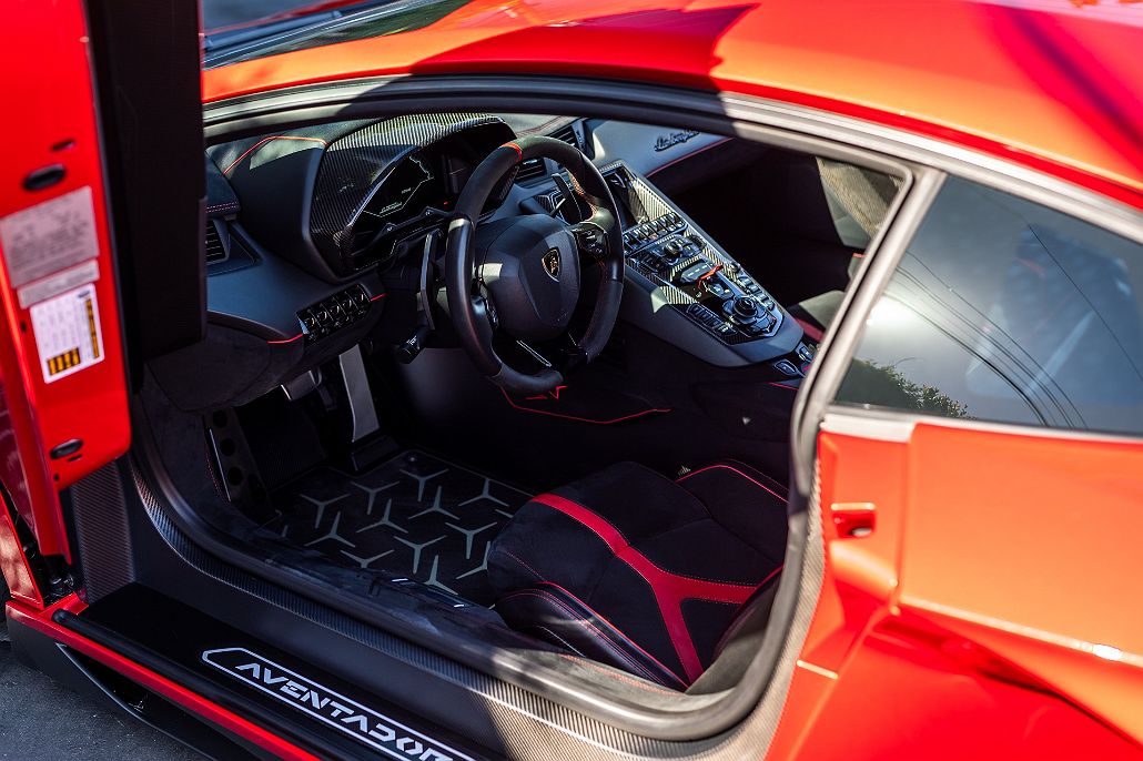 2016 Lamborghini Aventador LP750 image 4