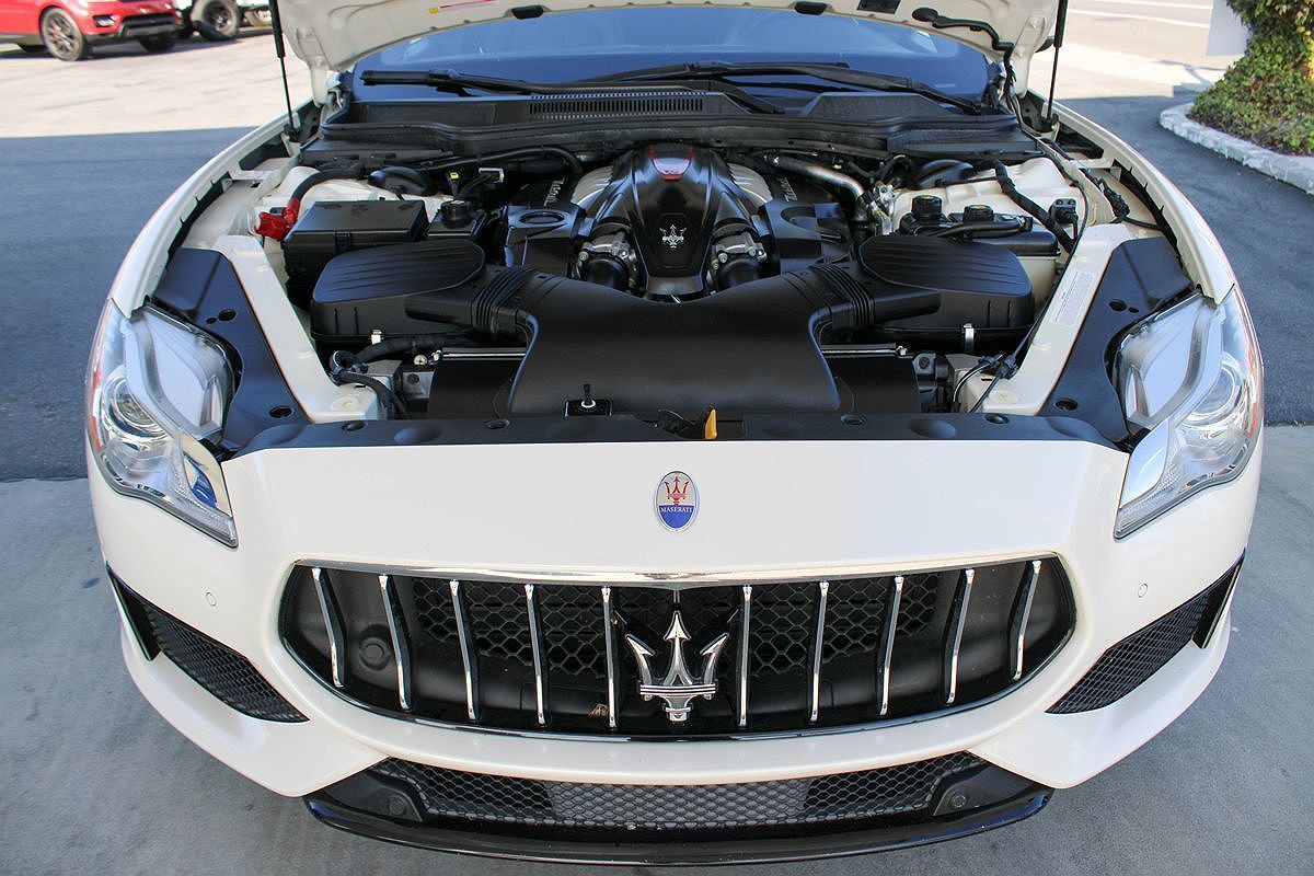 2017 Maserati Quattroporte GTS image 33