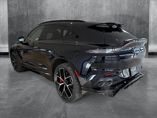 2025 Aston Martin DBX