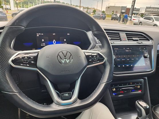 2022 Volkswagen Tiguan SE R-Line Black photo 11