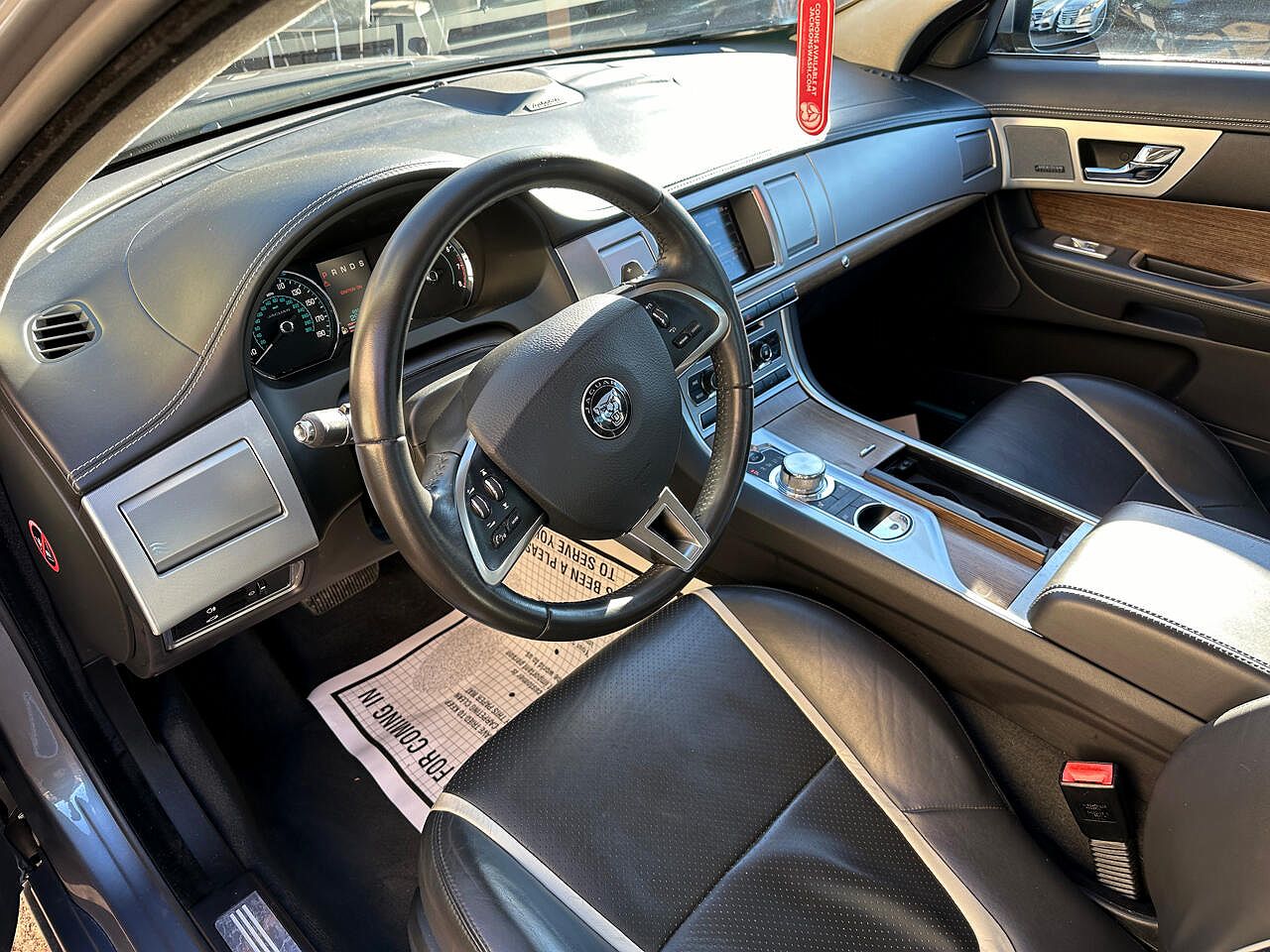 2015 Jaguar XF Sport image 8