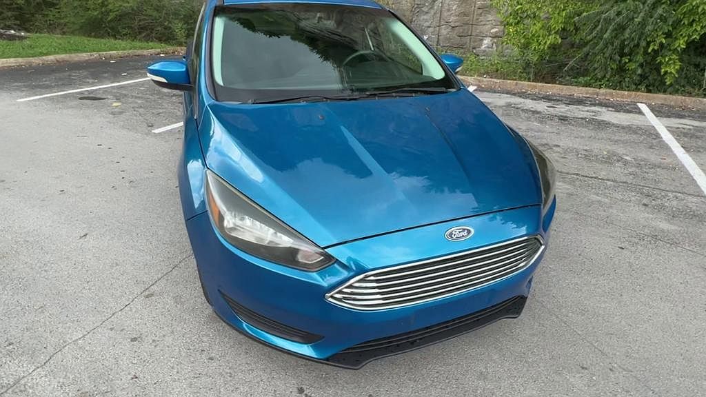 2016 Ford Focus SE image 2