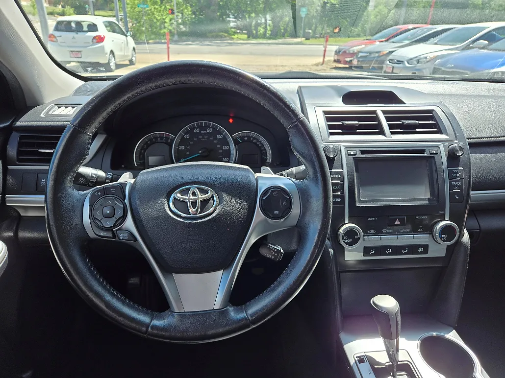 2014 Toyota Camry SE image 5
