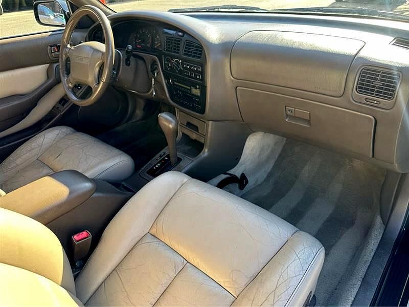 1995 Toyota Camry XLE image 9