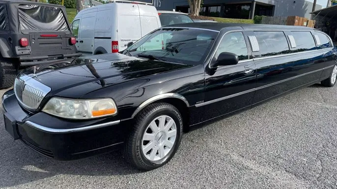 2005 Lincoln Town Car