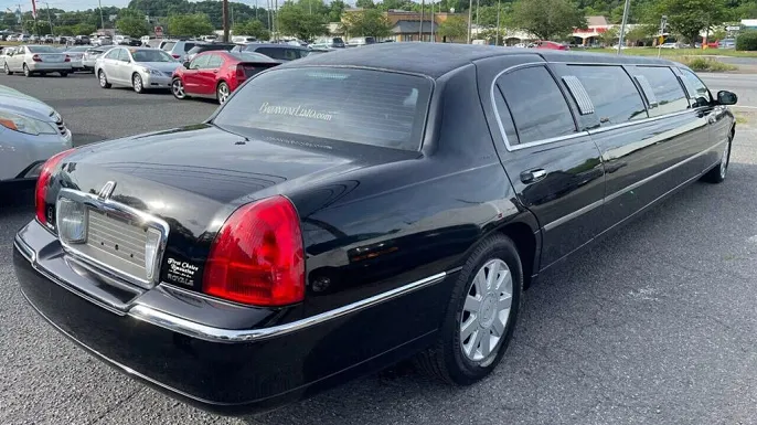 2005 Lincoln Town Car