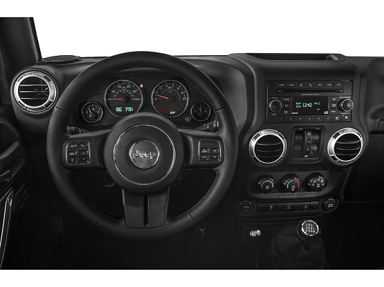 2015 Jeep Wrangler Unlimited Sahara photo 3