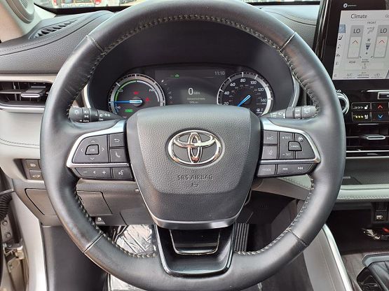 2021 Toyota Highlander Hybrid Limited photo 11