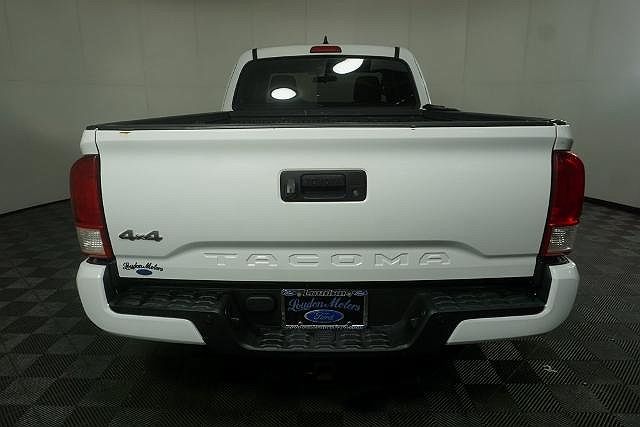 2016 Toyota Tacoma SR5 image 5