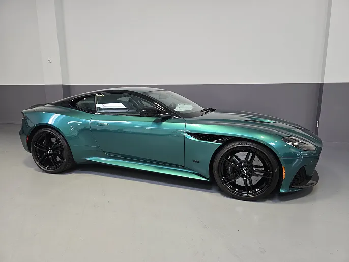 2022 Aston Martin DBS