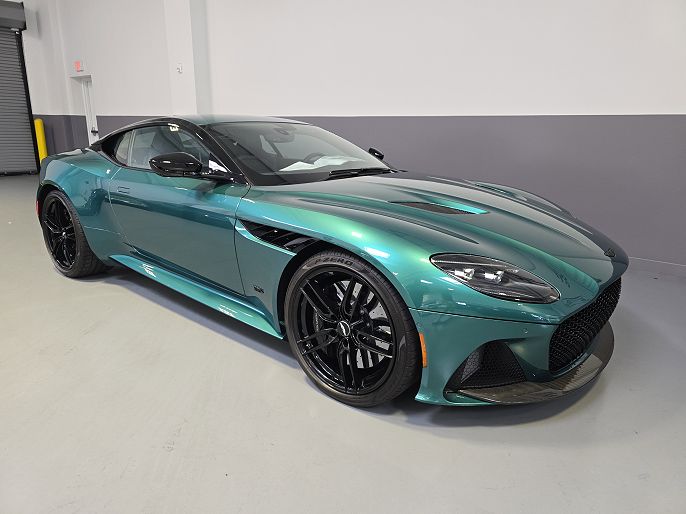 2022 Aston Martin DBS
