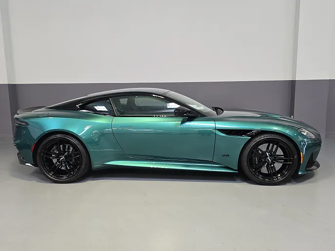 2022 Aston Martin DBS