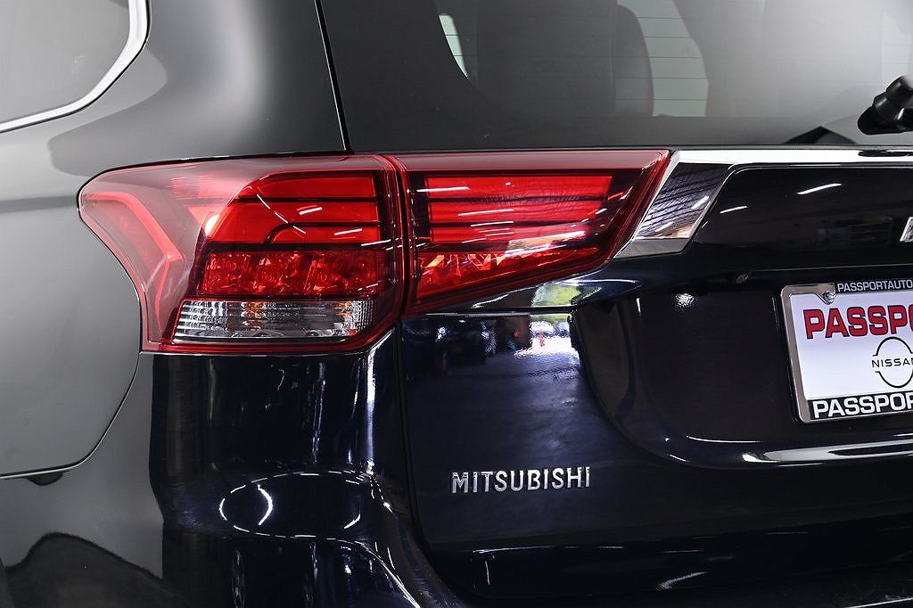 2016 Mitsubishi Outlander GT image 5