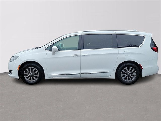 2019 Chrysler Pacifica Touring-L image 3
