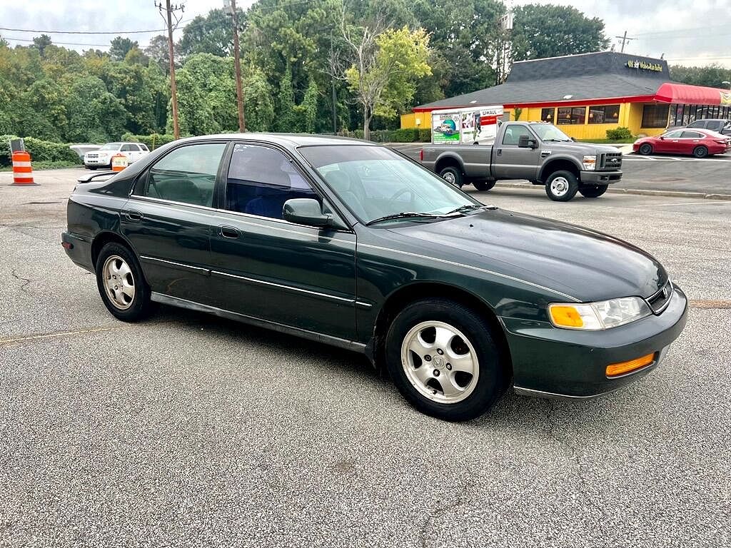 1996 Honda Accord DX image 1