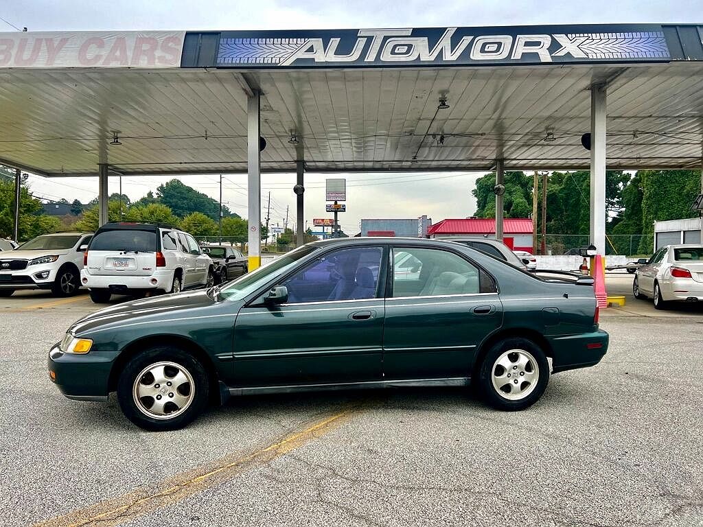 1996 Honda Accord DX image 2