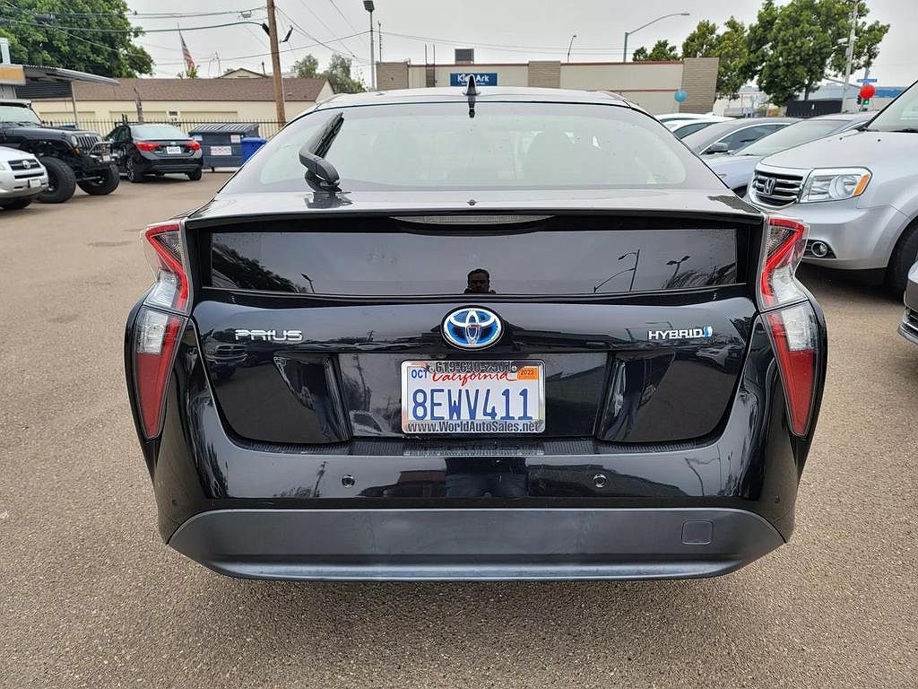 2018 Toyota Prius Two image 3