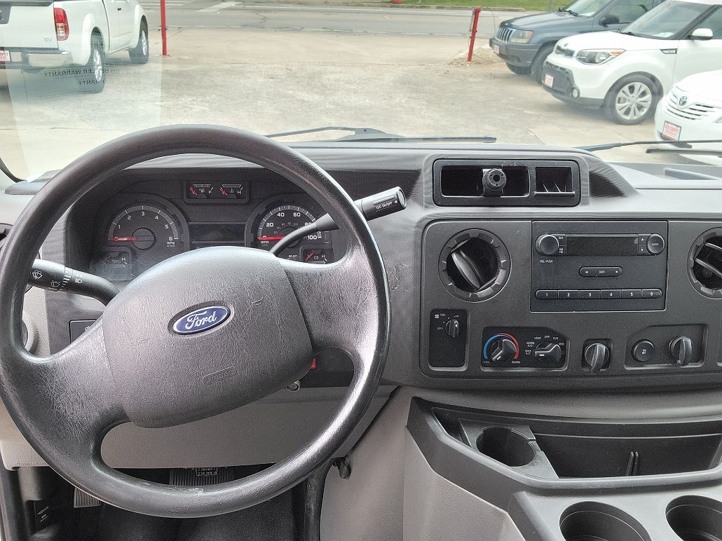 2014 Ford Econoline E-150 image 5