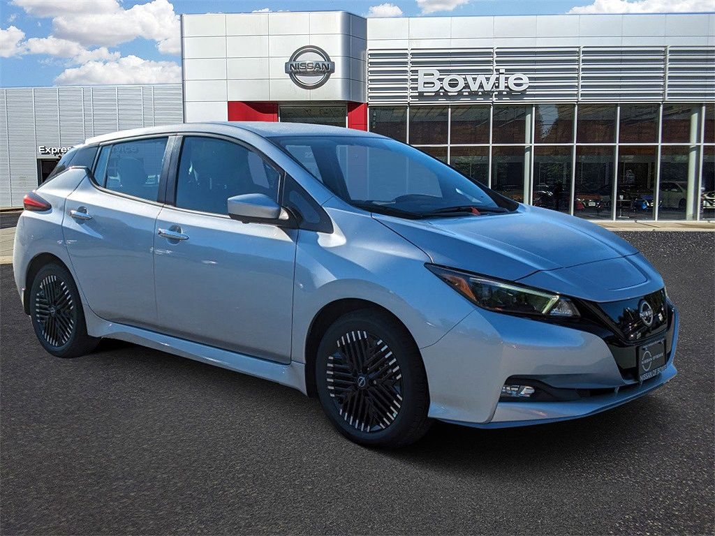 2024 Nissan Leaf SV image 0