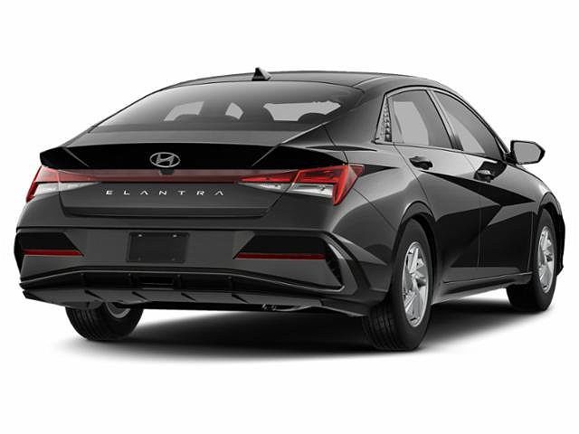 2024 Hyundai Elantra SE image 3