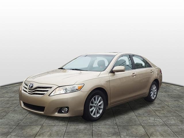 2010 Toyota Camry XLE image 0