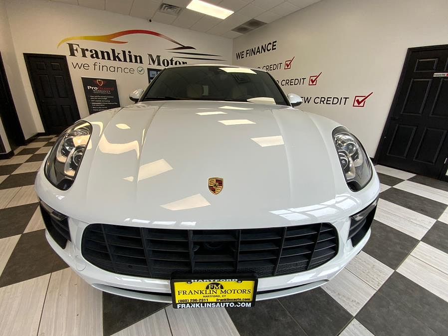 2018 Porsche Macan Sport Edition image 1