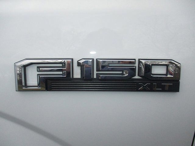 2015 Ford F-150 XLT image 11