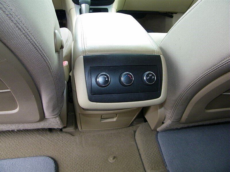 2008 Saturn Outlook XE image 12