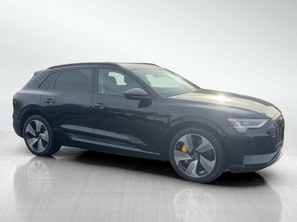 2023 Audi e-tron Premium Plus image 0