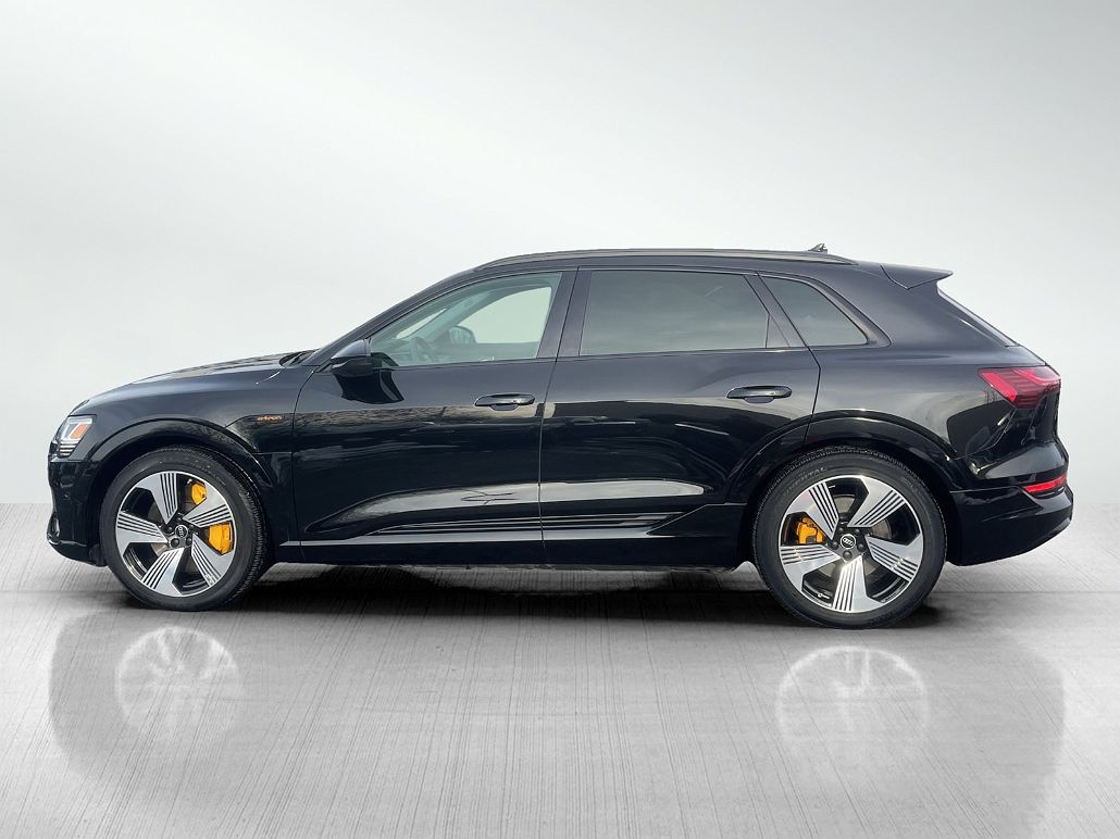 2023 Audi e-tron Premium Plus image 3