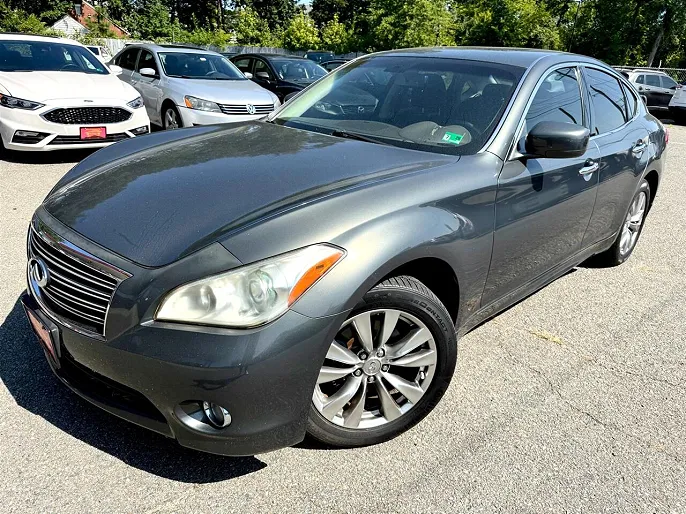 2012 Infiniti M37