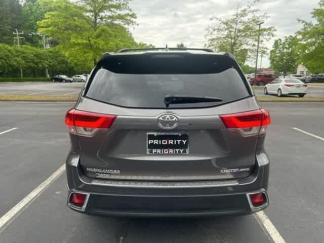 2018 Toyota Highlander Limited image 3