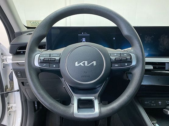 2025 Kia K5 LXS photo 11