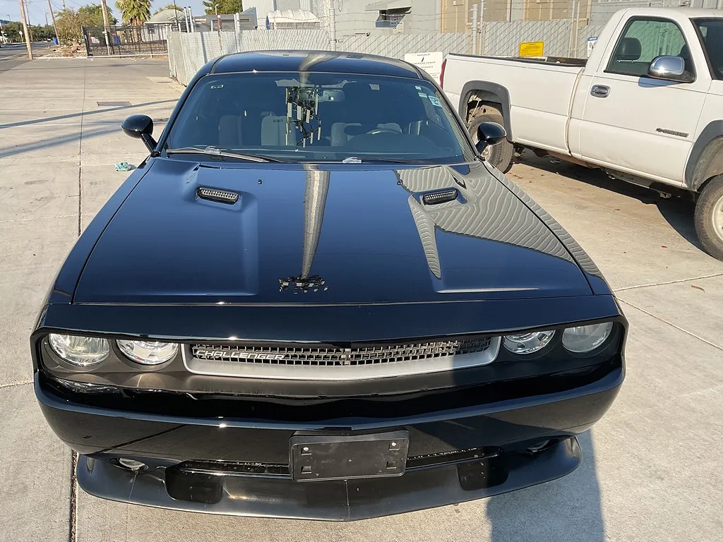 2014 Dodge Challenger SXT image 2