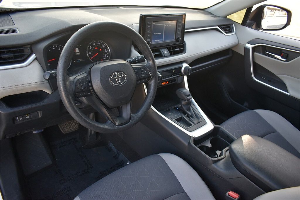 2019 Toyota RAV4 XLE image 5