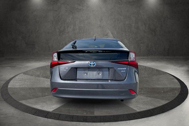 2019 Toyota Prius XLE image 3