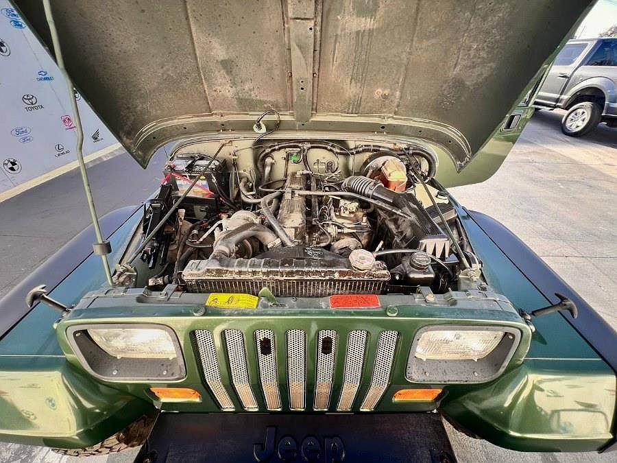 1992 Jeep Wrangler Sahara image 9