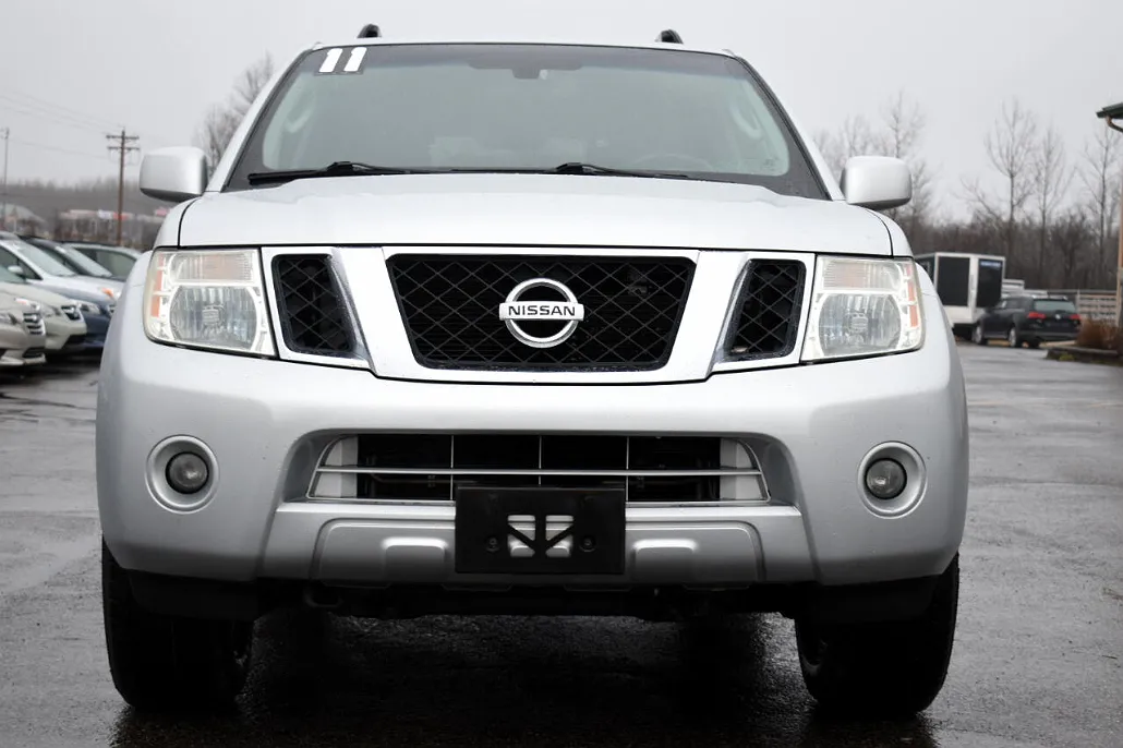 2011 Nissan Pathfinder SV image 3