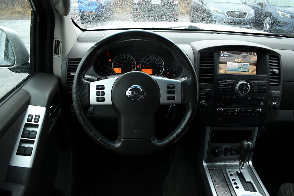 2011 Nissan Pathfinder SV image 5