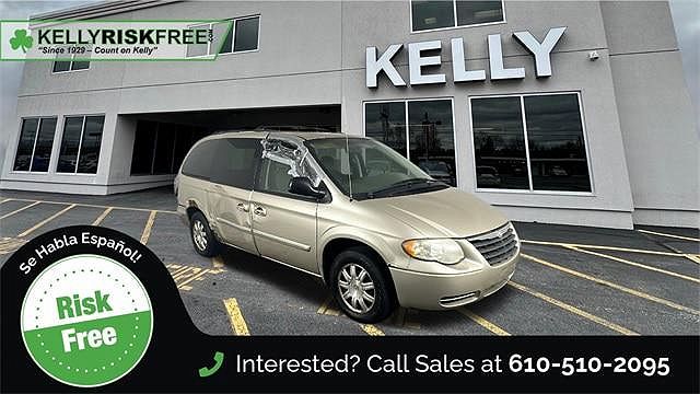 2006 Chrysler Town & Country Touring image 0