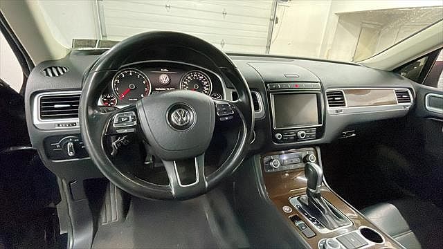 2016 Volkswagen Touareg Luxury image 16