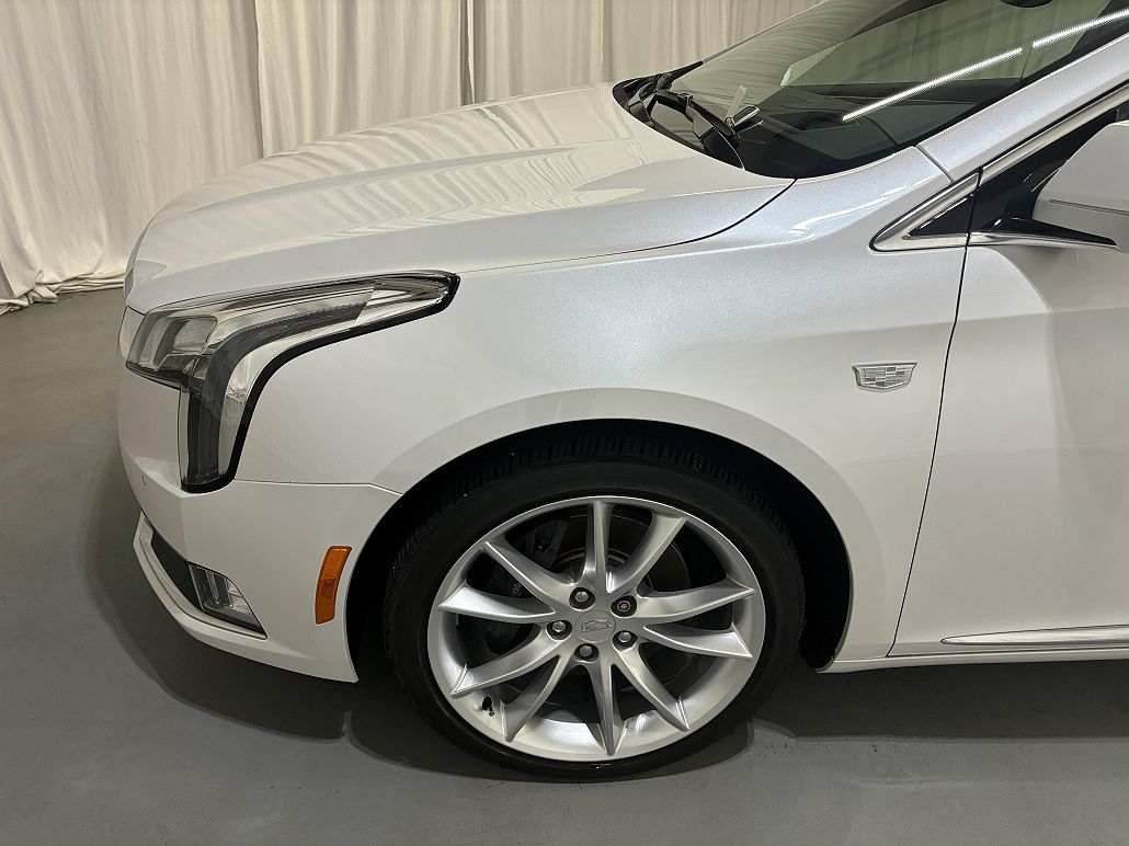 2018 Cadillac XTS Premium Luxury image 1
