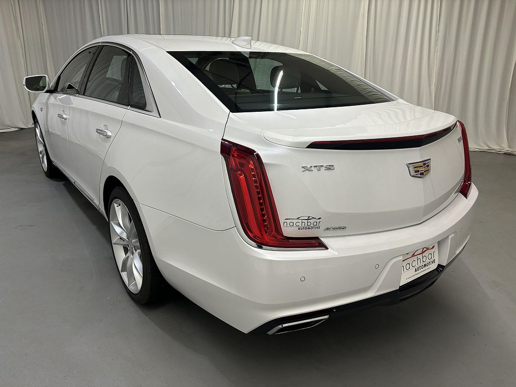 2018 Cadillac XTS Premium Luxury image 5