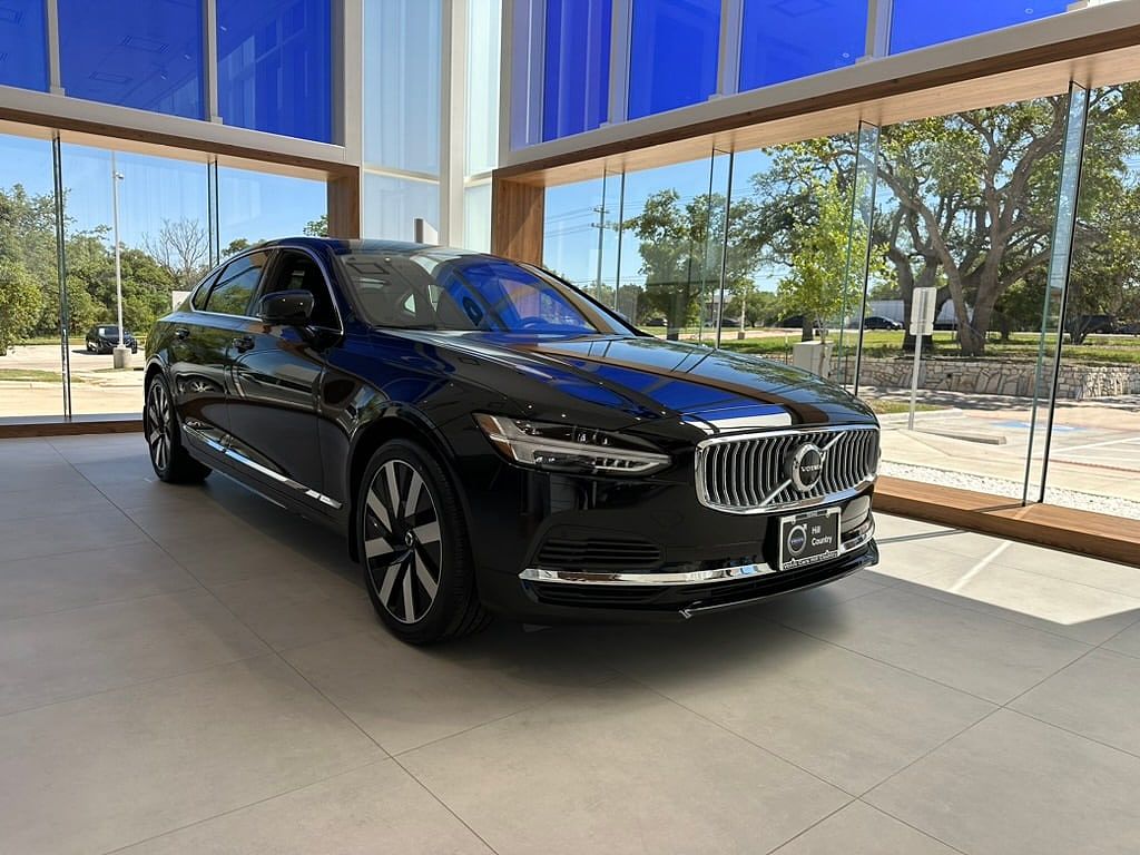 2024 Volvo S90 T8 Ultimate image 4