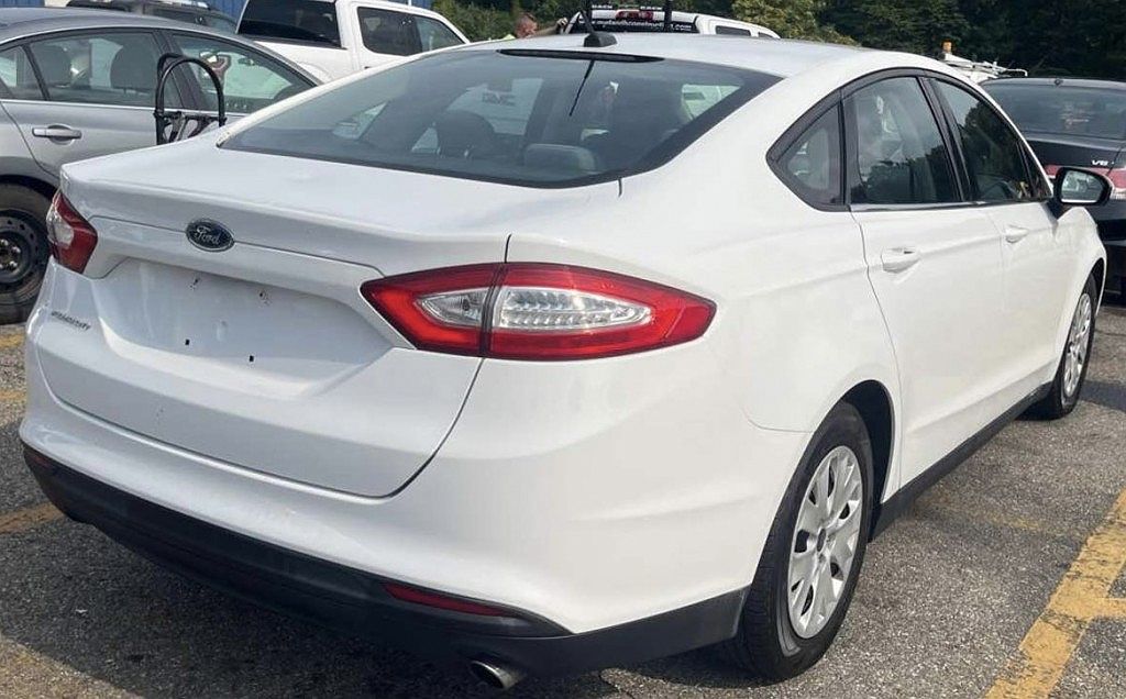 2013 Ford Fusion S image 0