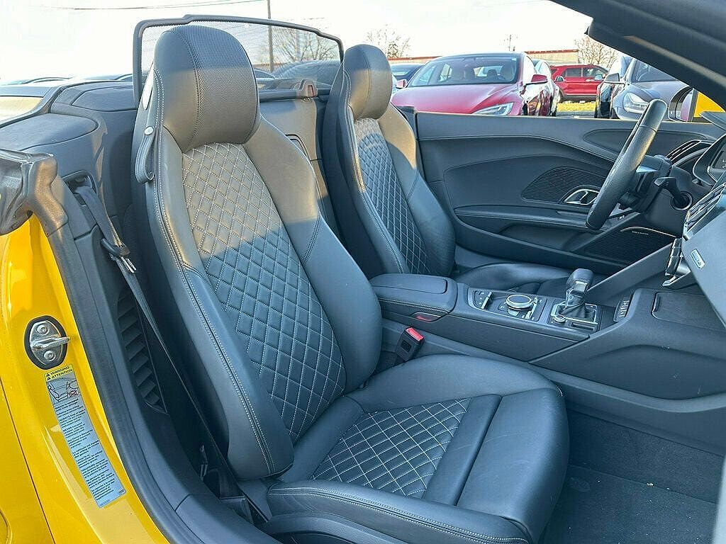 2023 Audi R8 5.2 image 15